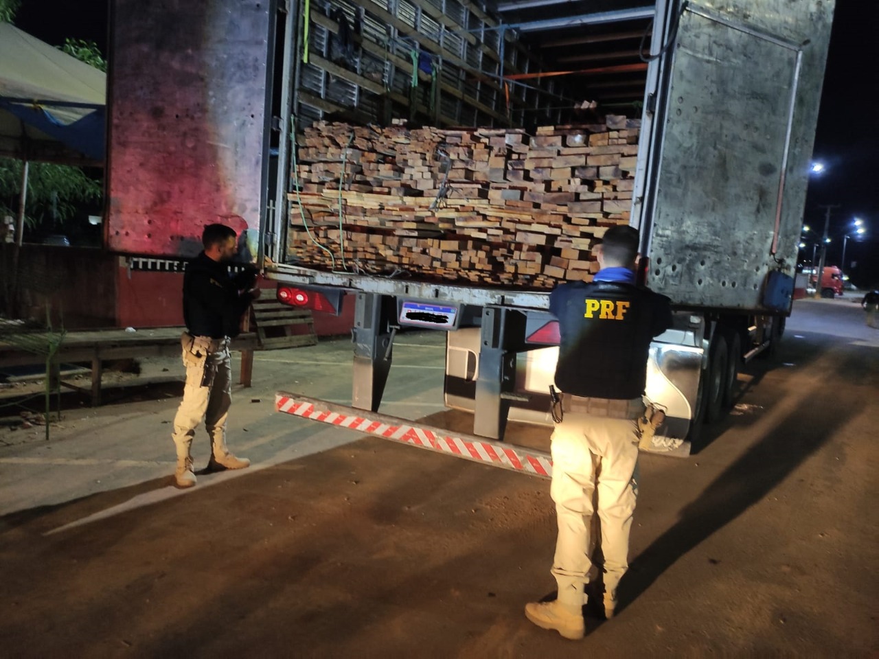 Prf Flagra Transporte De M De Madeira Ilegal Em Caxias E Balsas